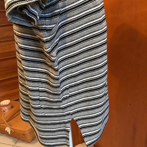 Chaus Sport Short Sleeve Woman's Top - Picture 6 of 7